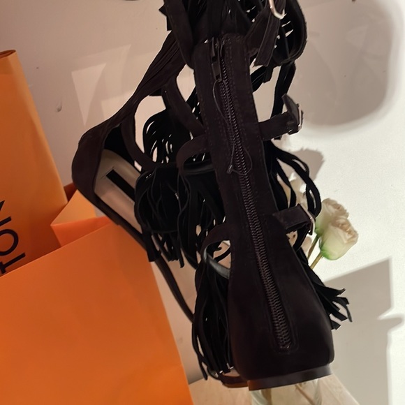 Fringe sandal with the back zipper and open toes - Picture 3 of 4